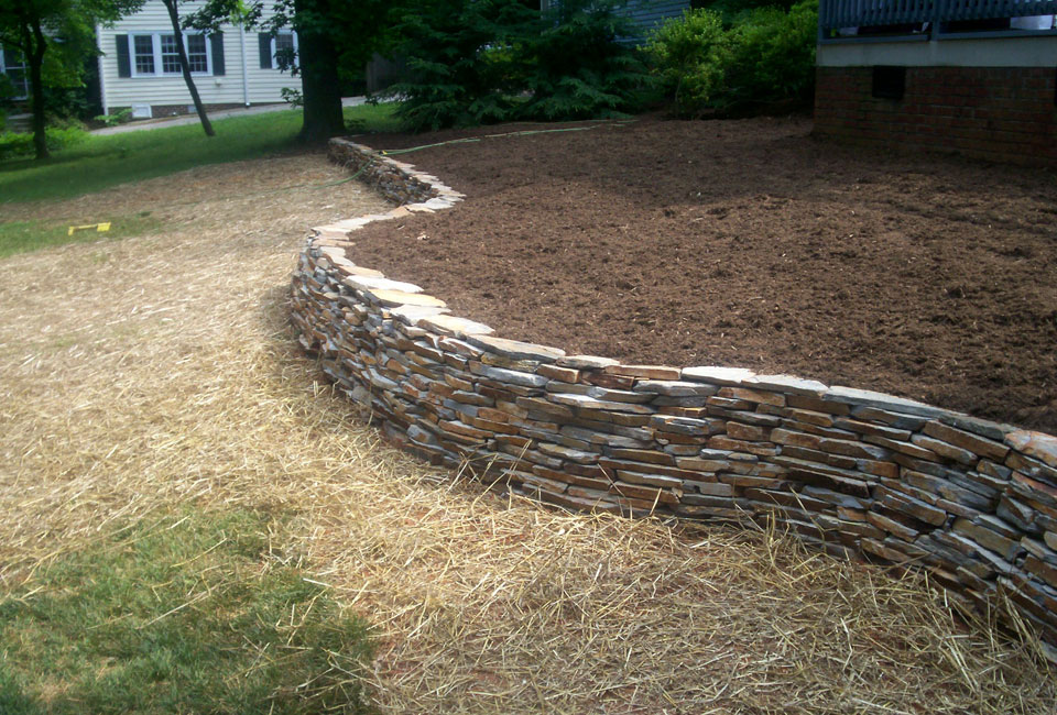 'Velvet Gray' Thin Veneer Dry Stack Stone Retaining Wall w/ Curves & Aged Hardwood Mulch