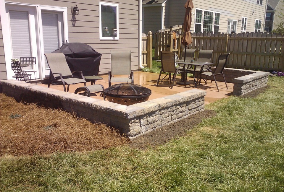 Belgard 'Sheffield' Celtic Two Sided Free Standing Sitting Walls as Patio Border