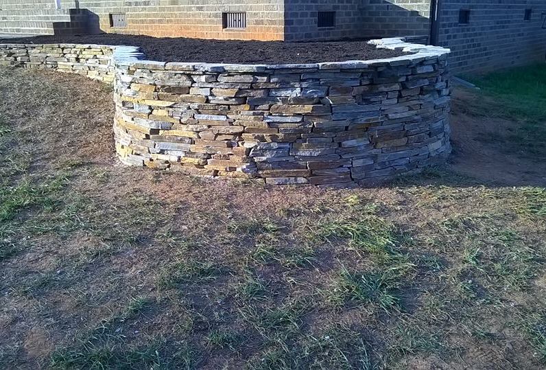 'Mojave' Thin Veneer Dry Stack Retaining Wall w/ Mortared Capstones & Topsoil Planter